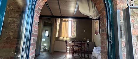 1 bedroom, bed sheets