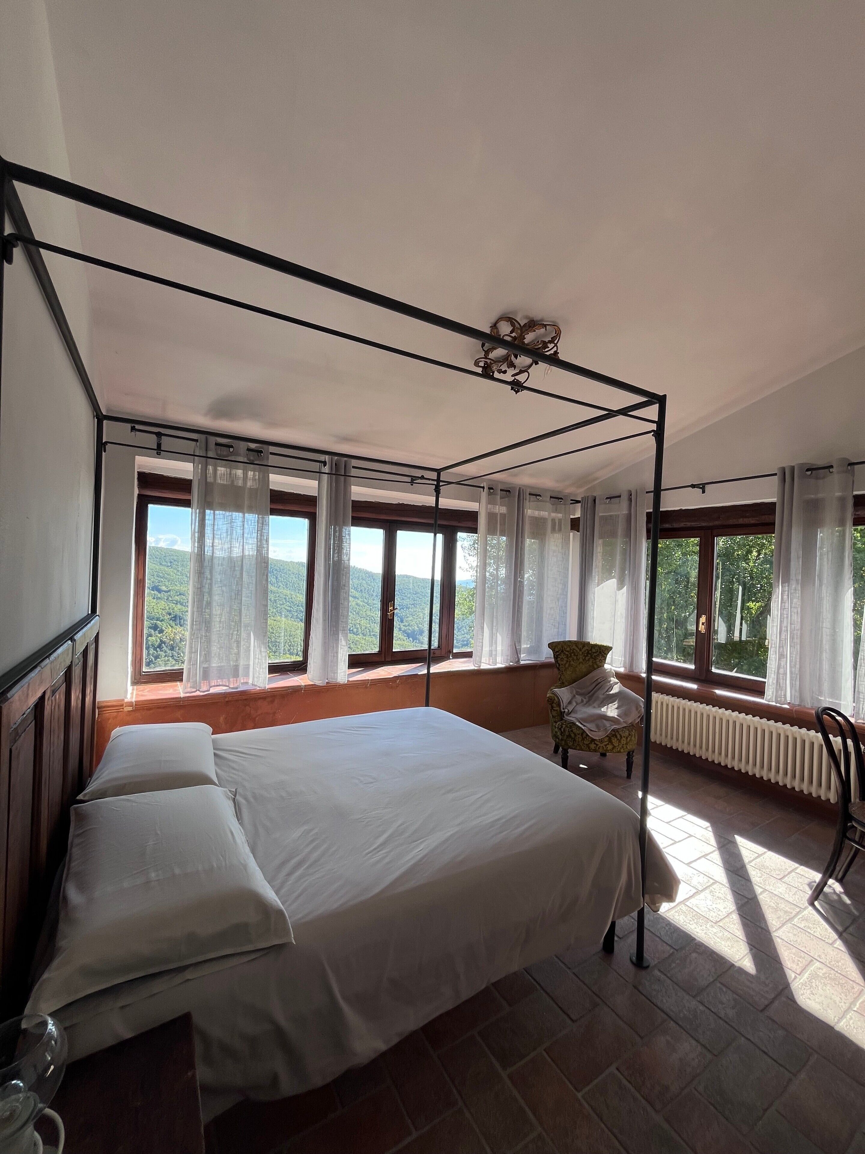 1 bedroom, bed sheets