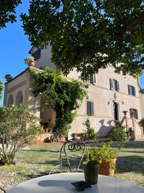 Property grounds - 'Segalina' Room with Shared Pool and Garden (Massa Marittima)