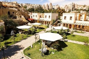 Outdoor dining - Cappadocia Empire Cave Hotel (Goreme)