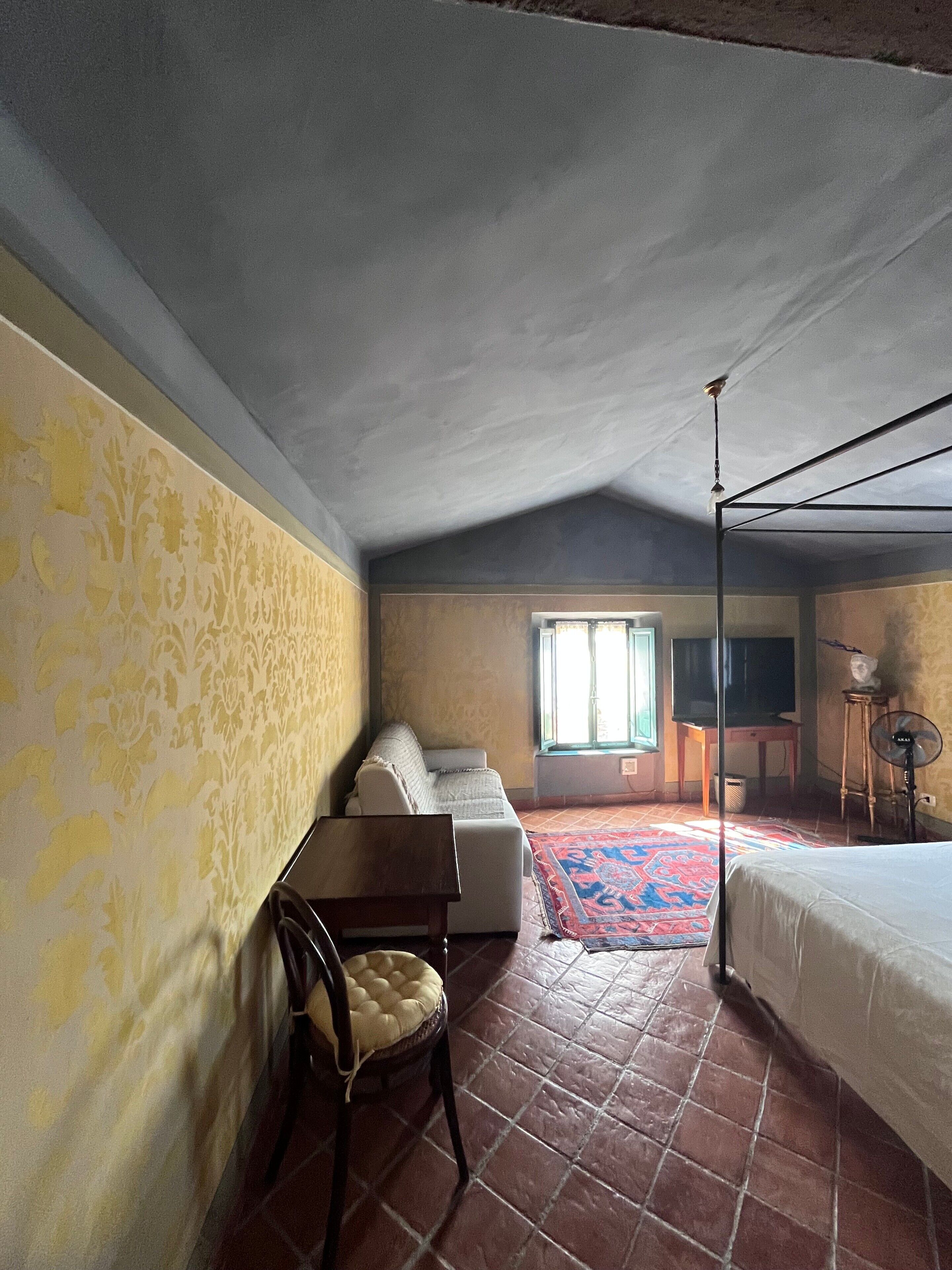 1 bedroom, bed sheets