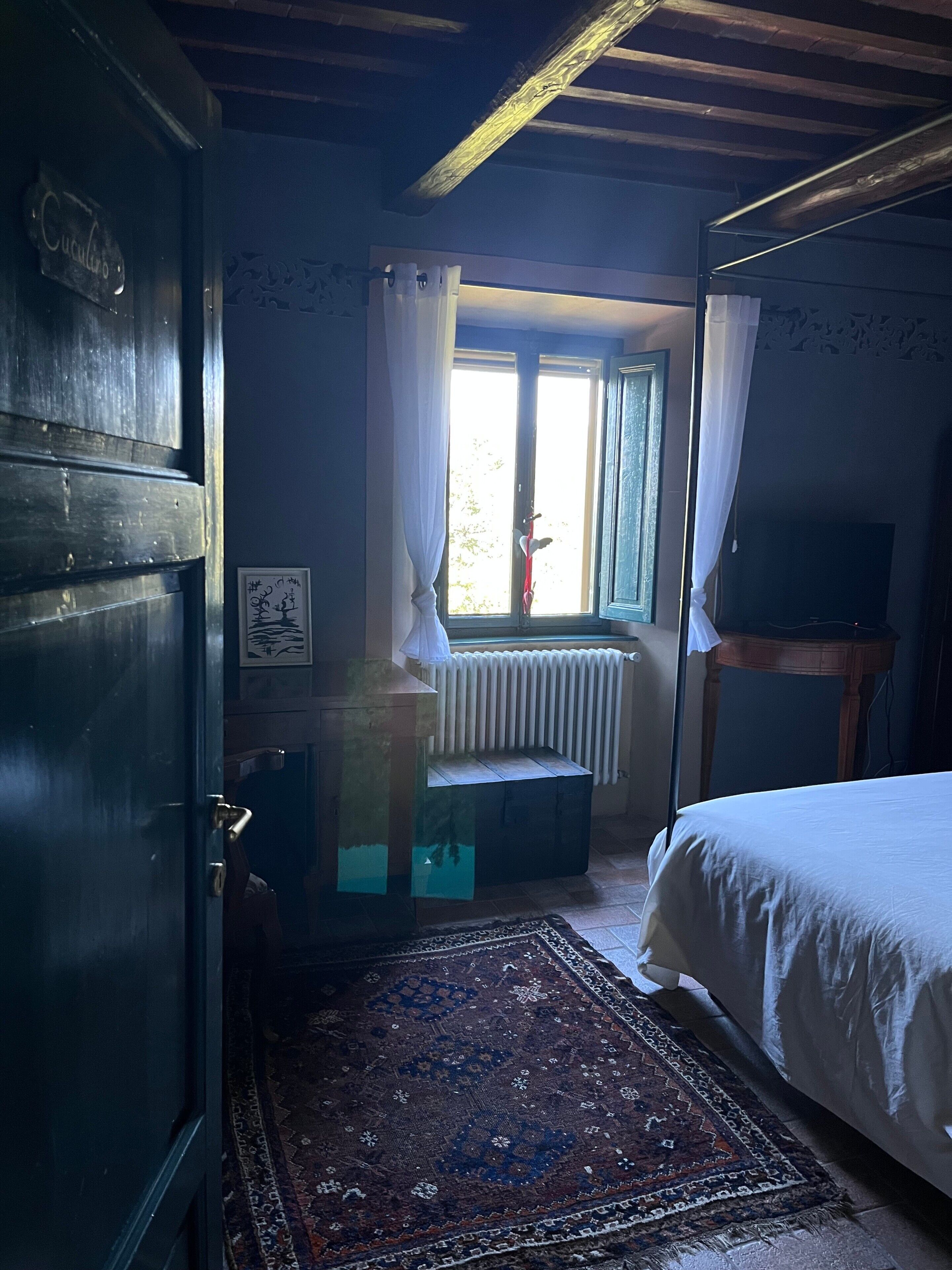 1 bedroom, bed sheets