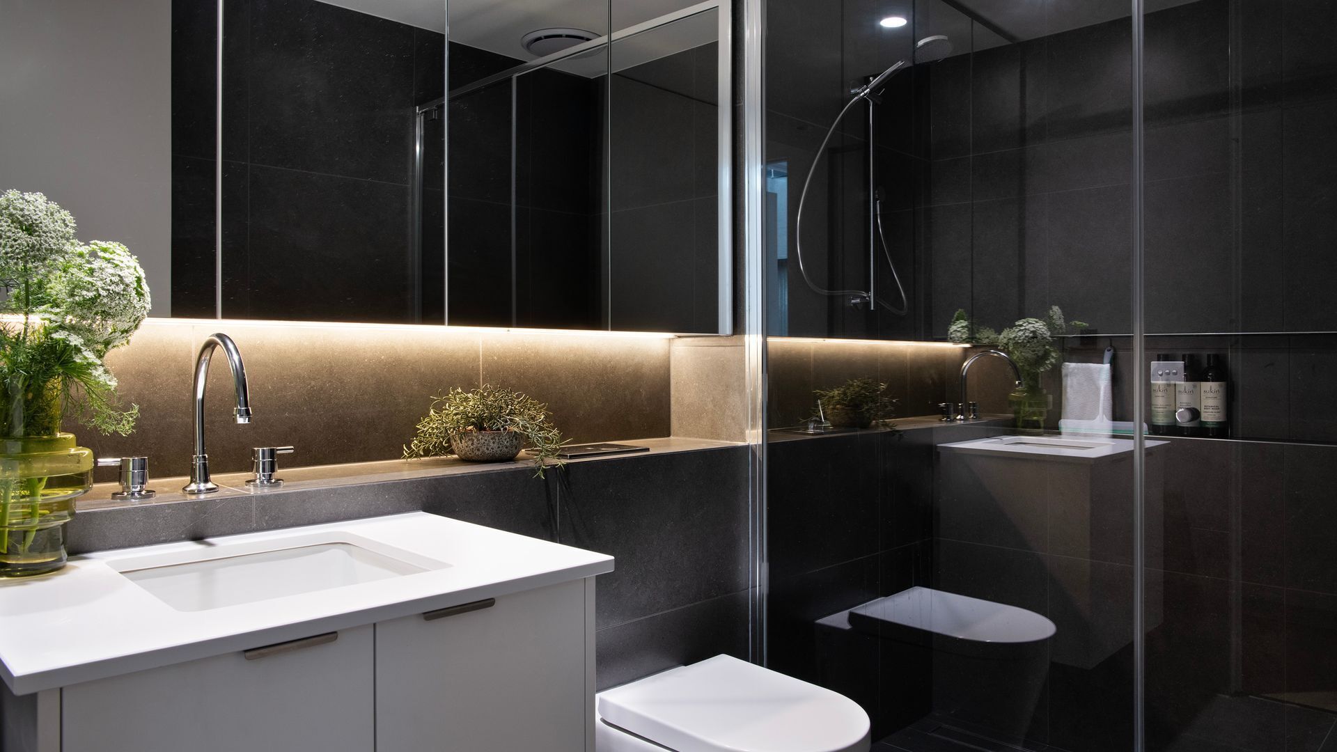 تجهيزات دش، مجففات شعر، مناشف