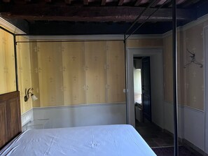 1 bedroom, bed sheets