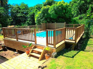 حمّام سباحة خارجي