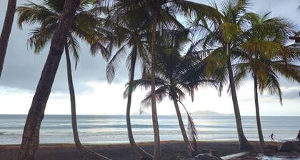 Top of villa with pool between sea and mountains 3min from the beach