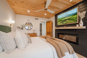 2 Schlafzimmer, Schreibtisch, Bügeleisen/Bügelbrett, Reisekinderbett