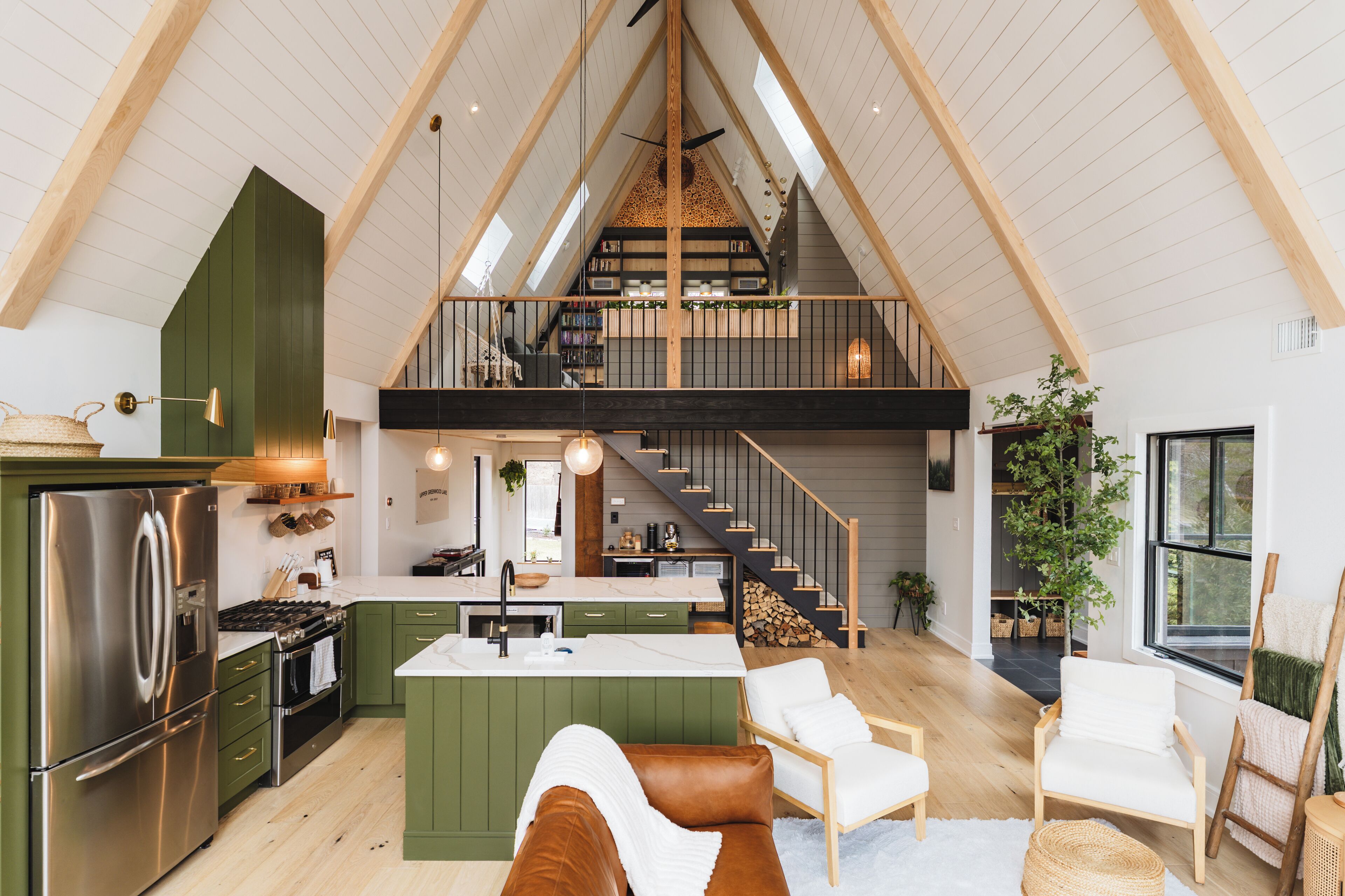 Smart TV, fireplace, books, music library