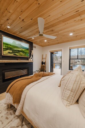 2 chambres, bureau, fer et planche à repasser, lit parapluie