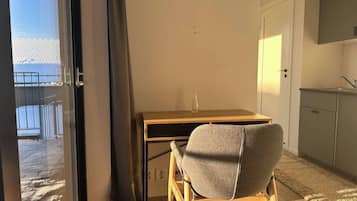 Huoneisto, 1 makuuhuone, tupakointi sallittu, parveke | Parveke