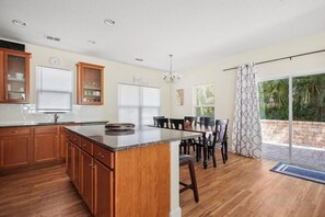 Dining - Ocean Palms - Lovely Home, Short Walk to the Beach, Pet Friendly (St. Augustine)