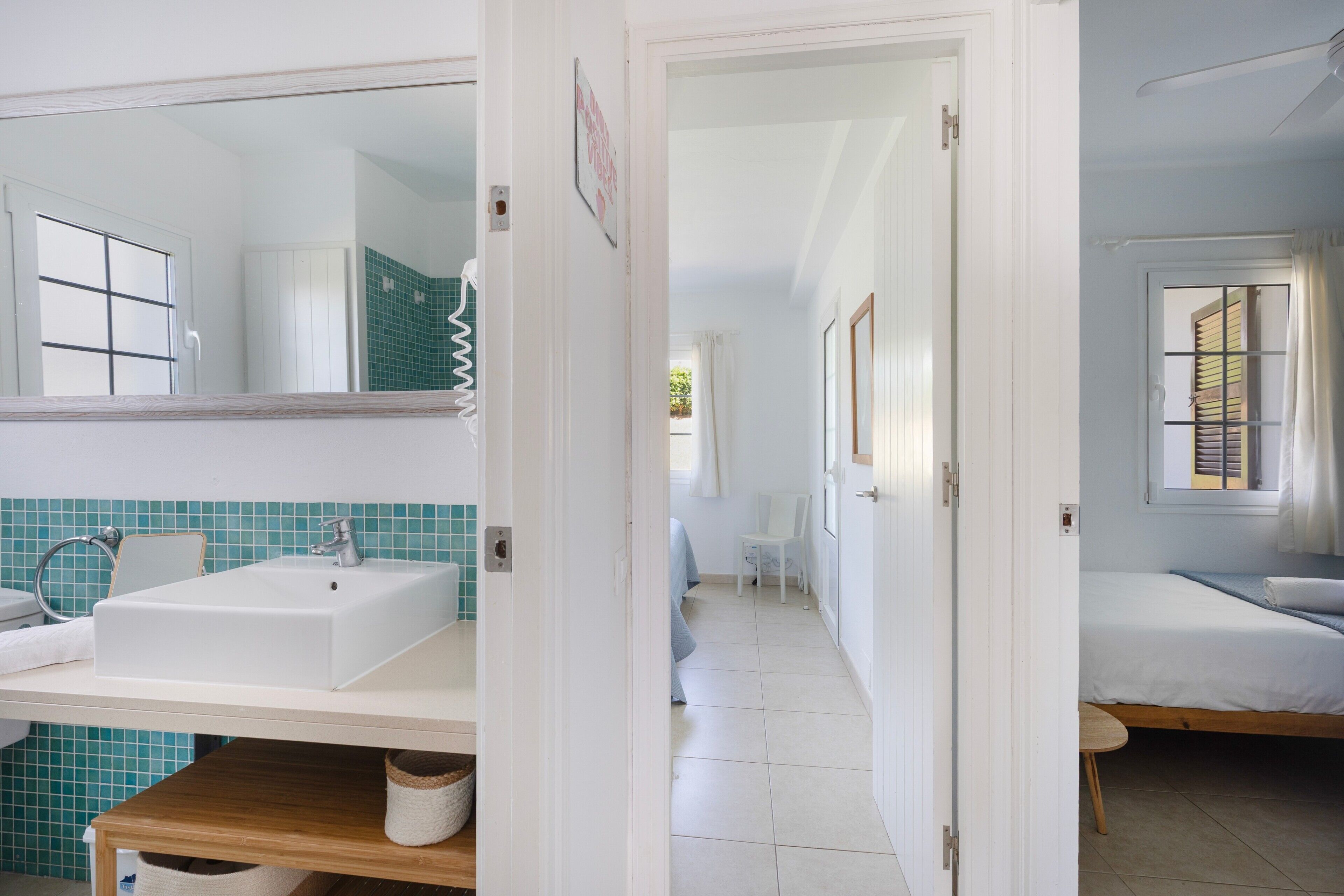 2 chambres, fer et planche à repasser, Wi-Fi, draps fournis