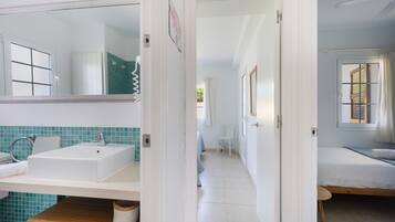 2 chambres, fer et planche à repasser, Wi-Fi, draps fournis