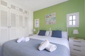 2 bedrooms, iron/ironing board, WiFi, bed sheets