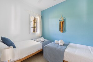 2 chambres, fer et planche à repasser, Wi-Fi, draps fournis