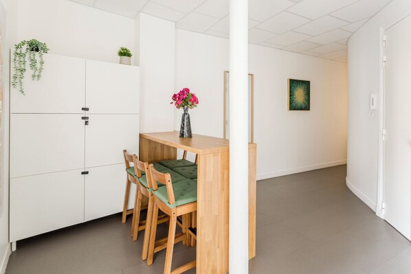 Apartment | Living area | 32-inch Smart TV with cable channels, Netflix, streaming services