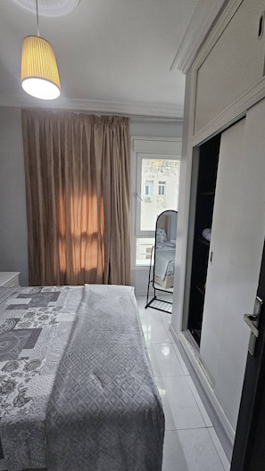 2 chambres, fer et planche à repasser, Wi-Fi, draps fournis