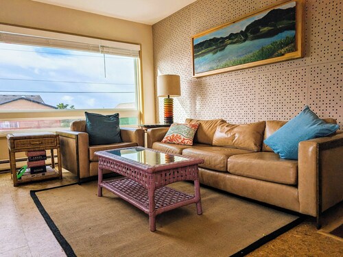 The Groovy Duplex-- Sunset Views, Analog Vibes