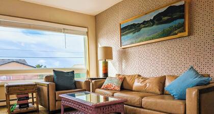 The Groovy Duplex-- Sunset Views, Analog Vibes