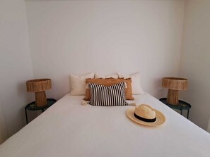 1 bedroom, desk, iron/ironing board, free WiFi - Logradouro House (Alcochete)