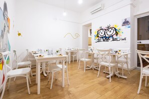 Daily local cuisine breakfast for a fee - Hotiday Palermo Porto (Palermo)