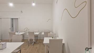 Tägliches einheimisches Frühstück (10 EUR pro Person)