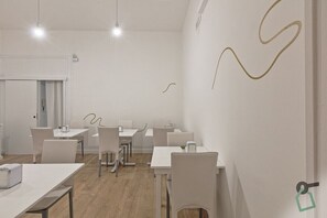 Desayuno de cocina local (EUR 10 por persona)