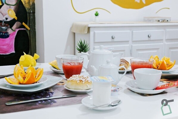 Daily local cuisine breakfast (EUR 10 per person) - Hotiday Palermo Porto (Palermo)