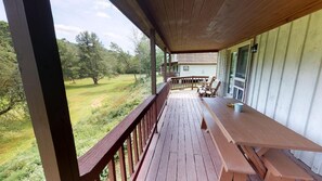 Outdoor dining - Rough Cut Lodge - Pine Cabin (Gaines)