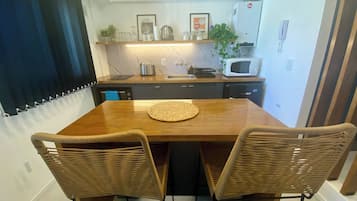 Room, 1 Bedroom, Balcony | Dining room