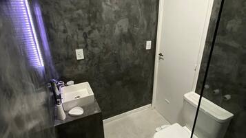 Room, 1 Bedroom, Balcony | Bilik Mandi