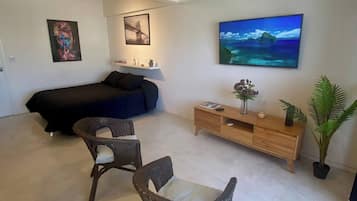 Room, 1 Bedroom, Balcony | Living room