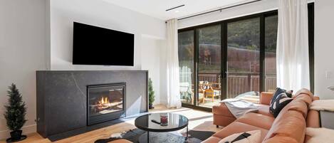 スマートテレビ、暖炉