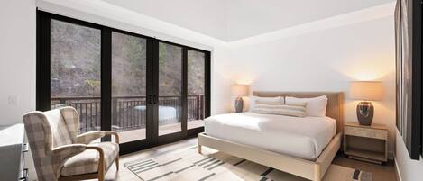 4 bedrooms, travel crib, WiFi, bed sheets