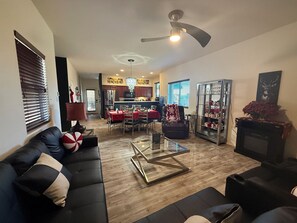 Smart TV, fireplace, offices - This house is a 3 bedroom(s), 2.5 bathrooms, located in Santa Fe, NM. (Santa Fe)