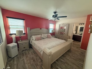 3 bedrooms, desk, iron/ironing board, free WiFi