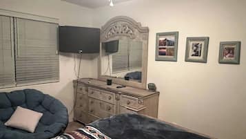 Skrivebord, strygejern/strygebræt, gratis Wi-Fi, sengetøj