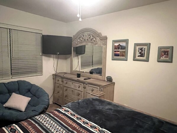 Skrivebord, strygejern/strygebræt, gratis Wi-Fi, sengetøj