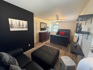 Smart TV, fireplace, offices - This house is a 3 bedroom(s), 2.5 bathrooms, located in Santa Fe, NM. (Santa Fe)