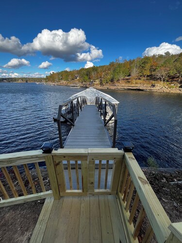 New! Lakefront, Views, Kids Room, Game Room!