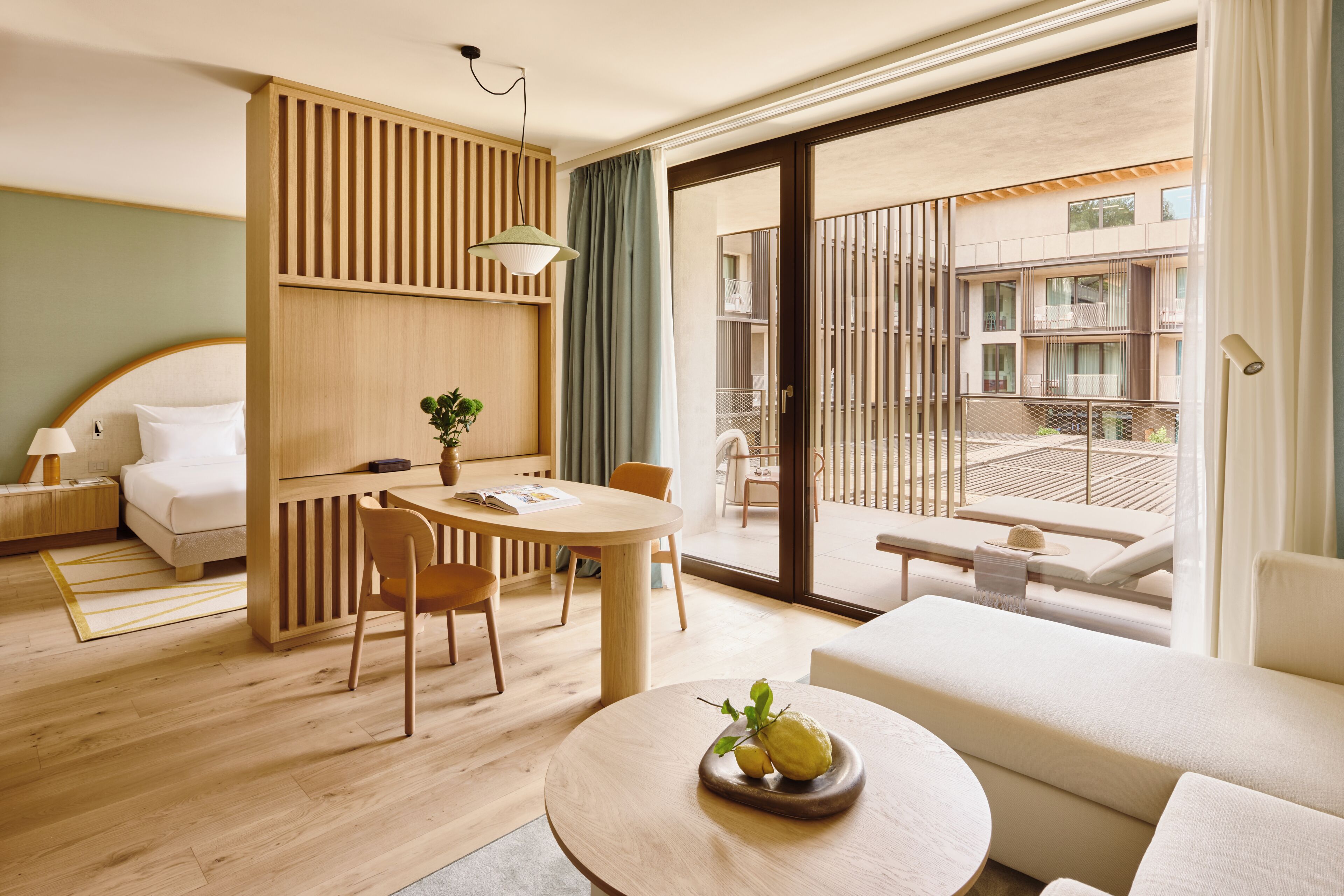 Suite Junior, balcone | Minibar, una cassaforte in camera, una scrivania, postazione laptop