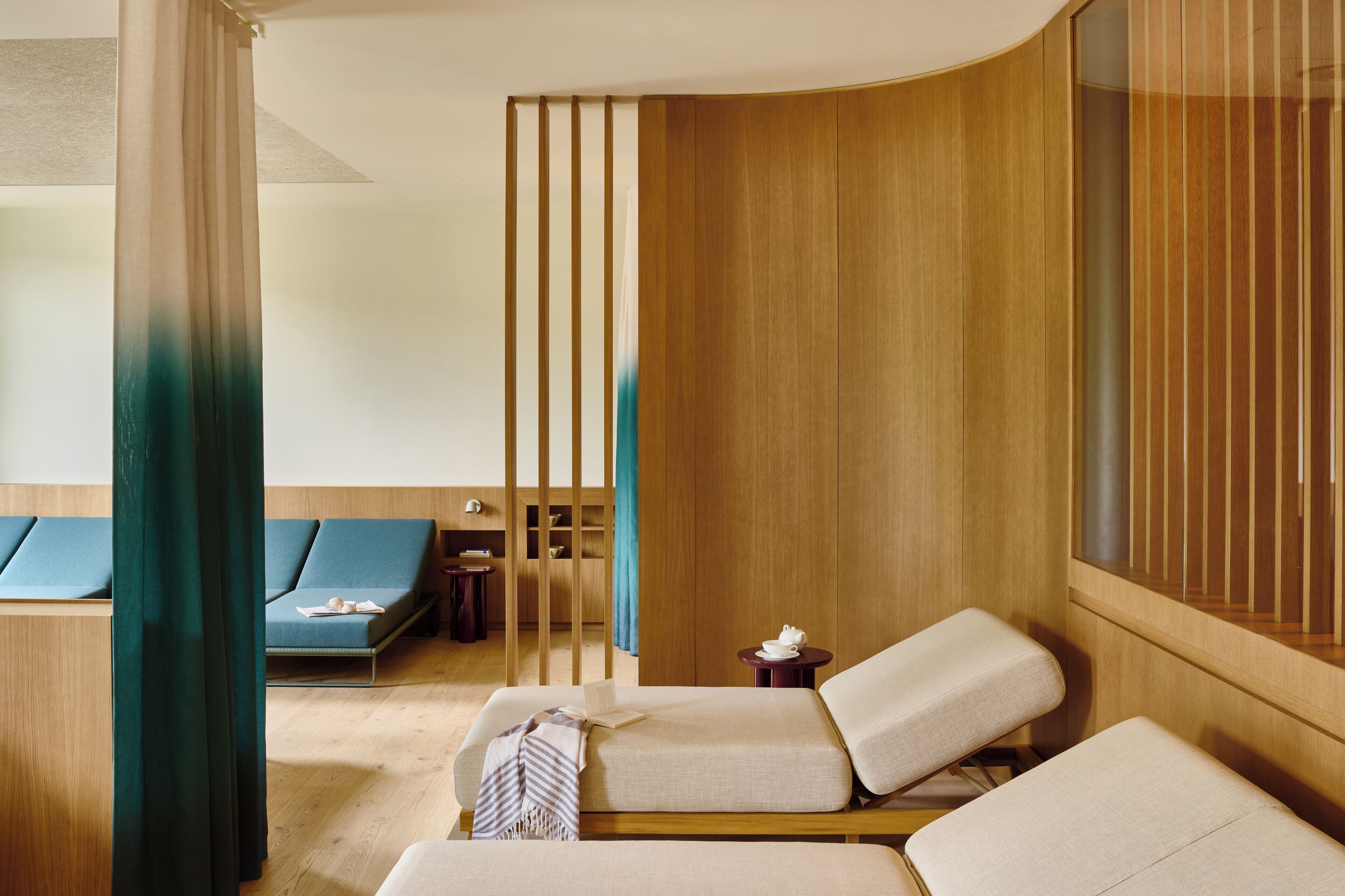 Utendørs behandlingsområde, badstue, dampbad og tyrkisk bad/hamam