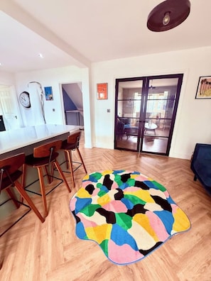 المنشأة من الداخل