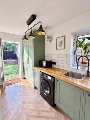 المنشأة من الداخل