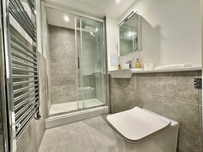 Bathroom - Coates House by Guestz (Nailsea)