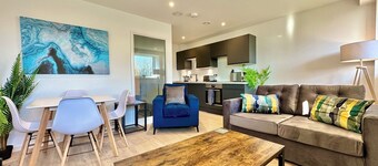 Coates House by Guestz