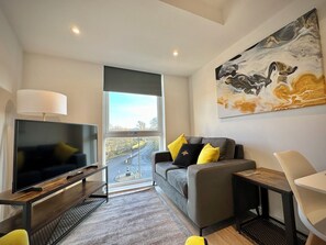 Departamento básico, 1 habitación, para no fumadores | Área de sala de estar | Televisión de pantalla plana 