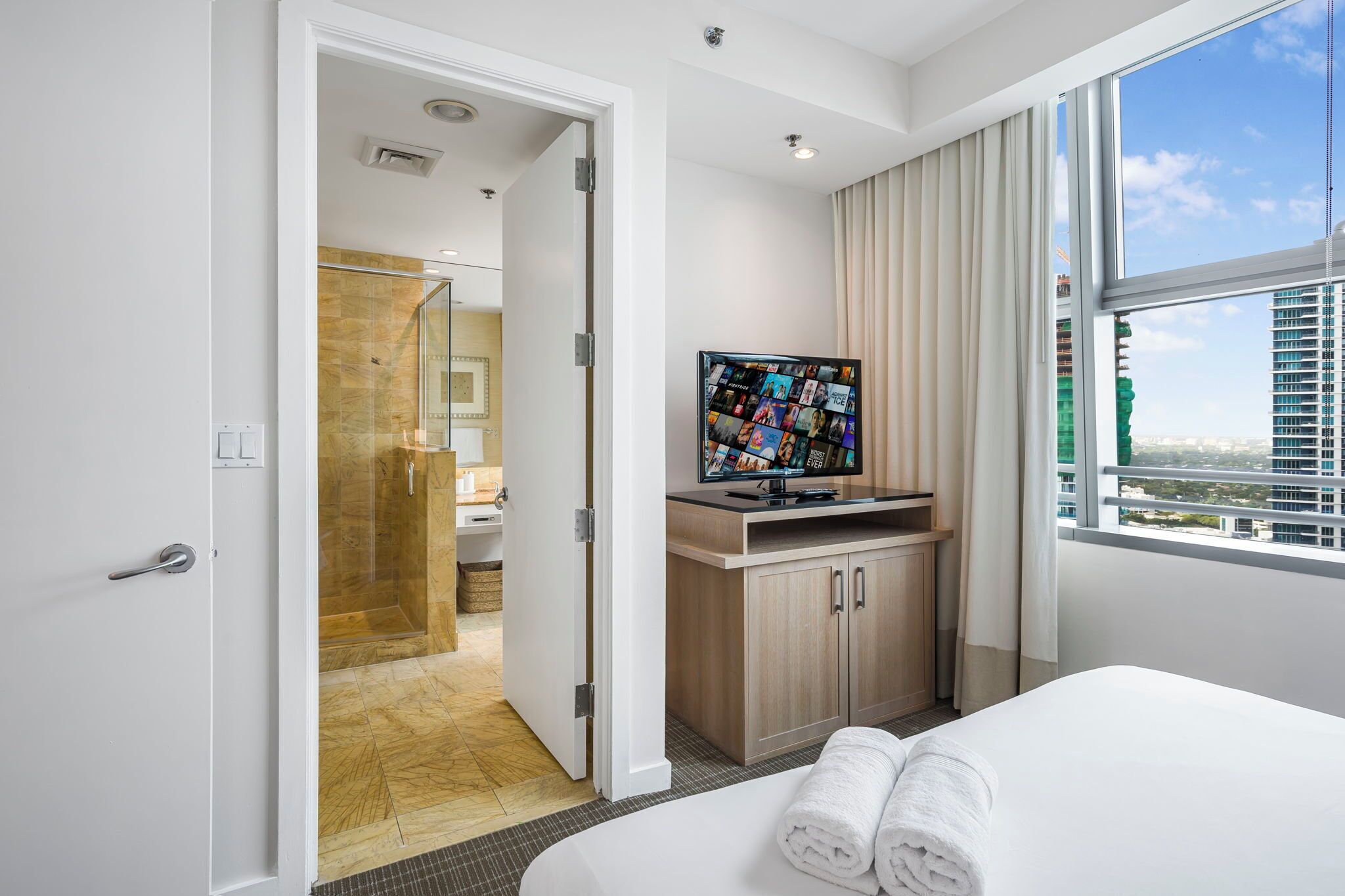 コンドミニアム バルコニー シティビュー | アイロン / アイロン台、WiFi (無料)