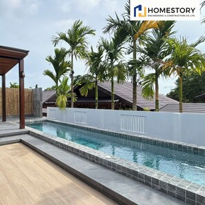 11 piscinas al aire libre, guardavidas en la propiedad