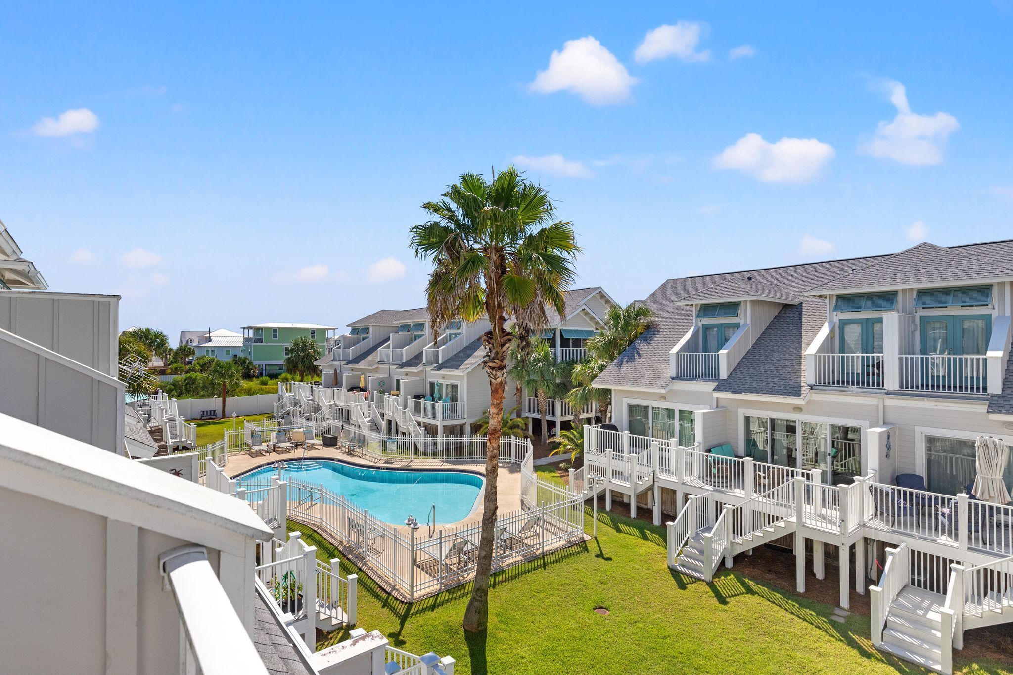 Lämmitetty uima-allas